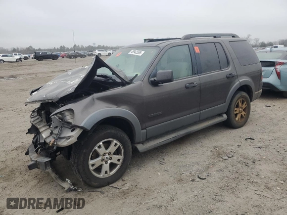 2006 Ford Explorer XLT z VIN 1FMEU73E56UB09853, wystawiony jako Copart lot #48942585 z przebiegiem 154 653 mil mil oraz Szkoda całkowita • Salvage title. Historia ofert i sprzedaży dostępna na DreamBid. Obrazek 1.