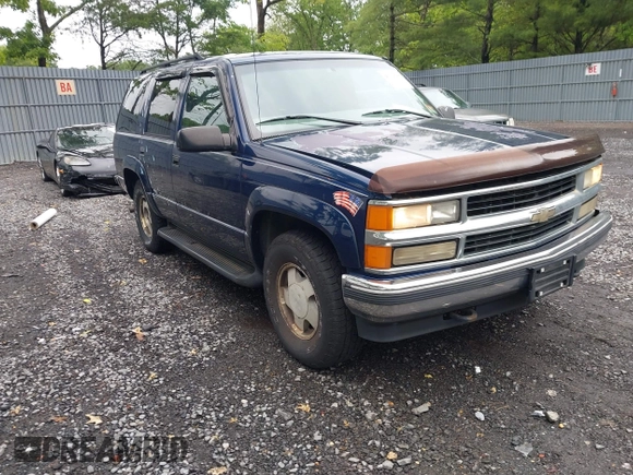1998 Chevrolet Tahoe z VIN 1GNEK13R6WJ307523, wystawiony jako IAAI lot #42370506 z przebiegiem 268 361 mil mil oraz . Historia ofert i sprzedaży dostępna na DreamBid. Obrazek 1.