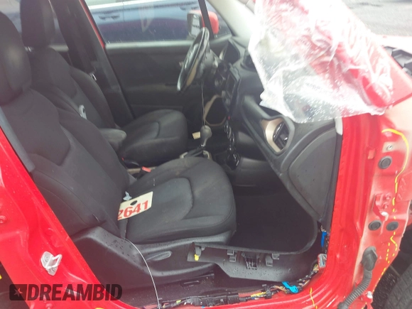 2017 Jeep Renegade Latitude z VIN ZACCJBBB5HPF98077, wystawiony jako IAAI lot #42323925 z przebiegiem 78 893 mil mil oraz . Historia ofert i sprzedaży dostępna na DreamBid. Obrazek 5.