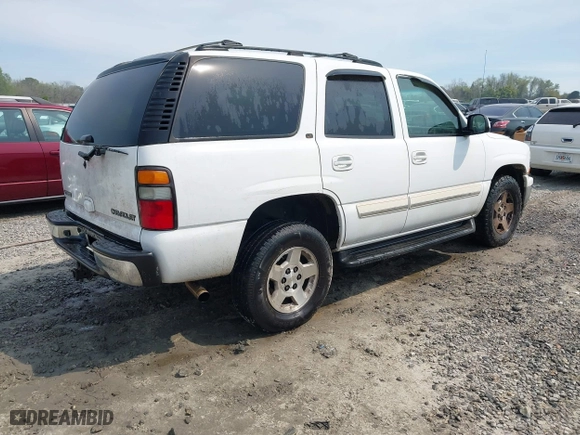 2005 Chevrolet Tahoe LT with VIN 1GNEC13T85J124339, listed as a IAAI auction lot 41911723 with 353,205 mi miles. Bid and sale history available at carsss.com. Image 4.