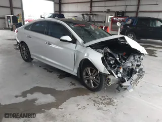 2019 Hyundai Sonata Sport with VIN 5NPE34AF9KH813933, listed as a IAAI auction lot 40777165 with 112,654 mi miles. Bid and sale history available at carsss.com. Image 1.