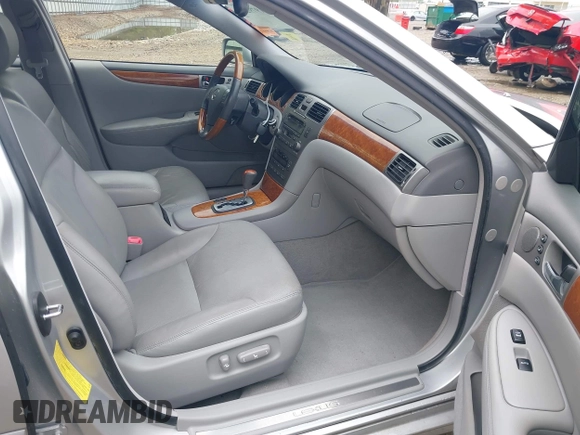 2005 Lexus ES 330 with VIN JTHBA30G855131626, listed as a IAAI auction lot 41979272 with 115,275 mi miles. Bid and sale history available at carsss.com. Image 5.