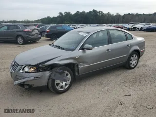 2003 Volkswagen Passat GLX with VIN WVWRH63B63E304098, listed as a Copart auction lot 71213254 with 41,925 mi miles and Salvage Title. Bid and sale history available at carsss.com. Image 1.