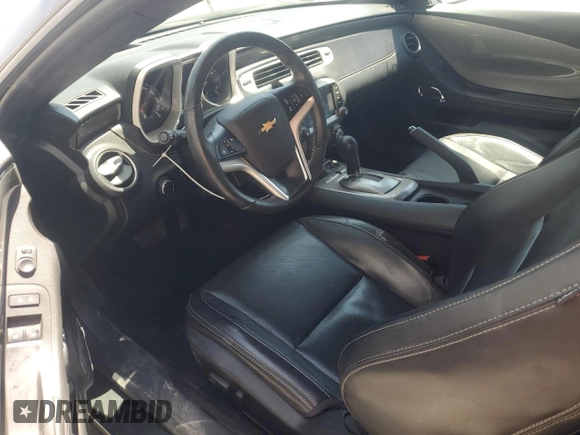 2013 Chevrolet Camaro LT z VIN 2G1FC1E38D9163929, wystawiony jako Copart lot #57153955 z przebiegiem 44 863 mil mil oraz Czysty tytuł • Clean title. Historia ofert i sprzedaży dostępna na DreamBid. Obrazek 8.