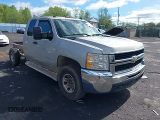 2007 Chevrolet Silverado 3500 z VIN 1GCHK39657E570403, wystawiony jako IAAI lot #42147316 z przebiegiem 230 809 mil mil oraz . Historia ofert i sprzedaży dostępna na DreamBid. Obrazek 1.