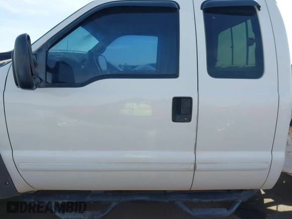 2001 Ford Super Duty F-250 XL with VIN 1FTNX21S61EB04767, listed as a IAAI auction lot 41555822 with 227,951 mi miles. Bid and sale history available at carsss.com. Image 15.