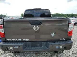 2017 Nissan Titan SL z VIN 1N6BA1F27HN547900, wystawiony jako Copart lot #61768145 z przebiegiem 148 383 mil mil oraz Szkoda całkowita • Salvage title. Historia ofert i sprzedaży dostępna na DreamBid. Obrazek 6.