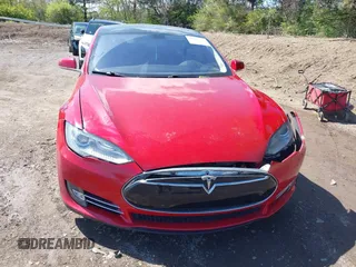 2014 Tesla Model S 60 with VIN 5YJSA1H11EFP37791, listed as a IAAI auction lot 41995504 with 84,371 mi miles and . Bid and sale history available at DreamBid. Image 12.