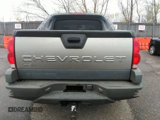 2002 Chevrolet Avalanche z VIN 3GNEK13T22G293921, wystawiony jako IAAI lot #41956616 z przebiegiem 249 838 mil mil oraz . Historia ofert i sprzedaży dostępna na DreamBid. Obrazek 16.