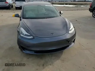 2020 Tesla Model 3 Standard Range Plus z VIN 5YJ3E1EA6LF662676, wystawiony jako Copart lot #47021855 z przebiegiem 58 834 mil mil oraz Czysty tytuł • Clean title. Historia ofert i sprzedaży dostępna na DreamBid. Obrazek 14.