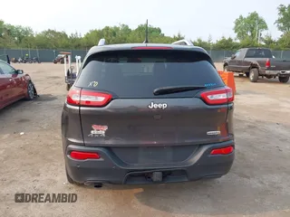 2017 Jeep Cherokee Latitude z VIN 1C4PJMCB8HW563256, wystawiony jako IAAI lot #42401873 z przebiegiem 258 934 mil mil oraz . Historia ofert i sprzedaży dostępna na DreamBid. Obrazek 17.