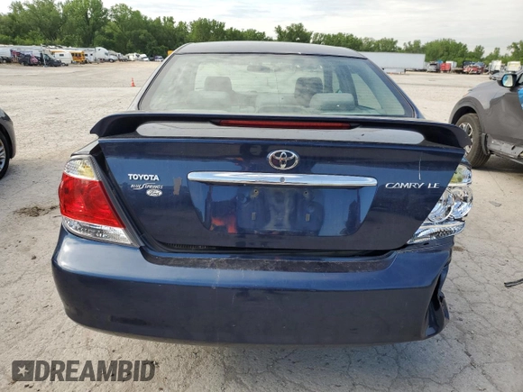 2005 Toyota Camry STD z VIN 4T1BE32K15U062271, wystawiony jako Copart lot #55957155 z przebiegiem 187 231 mil mil oraz Szkoda całkowita • Salvage title. Historia ofert i sprzedaży dostępna na DreamBid. Obrazek 6.
