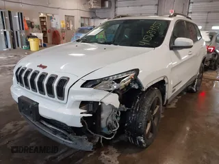 2017 Jeep Cherokee Latitude z VIN 1C4PJMCB5HW509073, wystawiony jako IAAI lot #41563435 z przebiegiem 108 737 mil mil oraz . Historia ofert i sprzedaży dostępna na DreamBid. Obrazek 6.