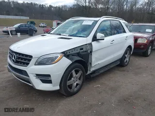 2014 Mercedes-Benz M-Class ML 350 with VIN 4JGDA5HB6EA305095, listed as a IAAI auction lot 41587165 with 128,746 mi miles. Bid and sale history available at carsss.com. Image 17.