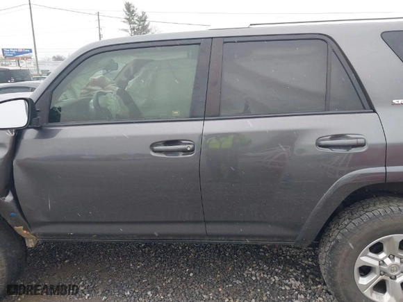 2015 Toyota 4Runner Limited with VIN JTEBU5JR4F5274753, listed as a IAAI auction lot 41566288 with 164,665 mi miles. Bid and sale history available at carsss.com. Image 14.