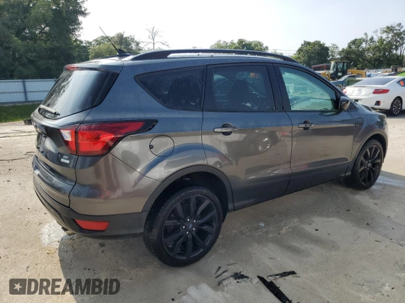 2019 Ford Escape SE z VIN 1FMCU0GD9KUA52728, wystawiony jako Copart lot #58410975 z przebiegiem 109 483 mil mil oraz Czysty tytuł • Clean title. Historia ofert i sprzedaży dostępna na DreamBid. Obrazek 3.