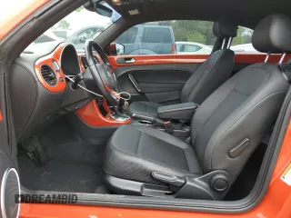 2019 Volkswagen Beetle SE with VIN 3VWJD7AT1KM705770, listed as a Copart auction lot 50811465 with 61,556 mi miles and Salvage Title. Bid and sale history available at carsss.com. Image 7.