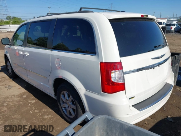 2013 Chrysler Town & Country Touring z VIN 2C4RC1BG4DR583845, wystawiony jako IAAI lot #42222236 z przebiegiem 178 875 mil mil oraz . Historia ofert i sprzedaży dostępna na DreamBid. Obrazek 3.
