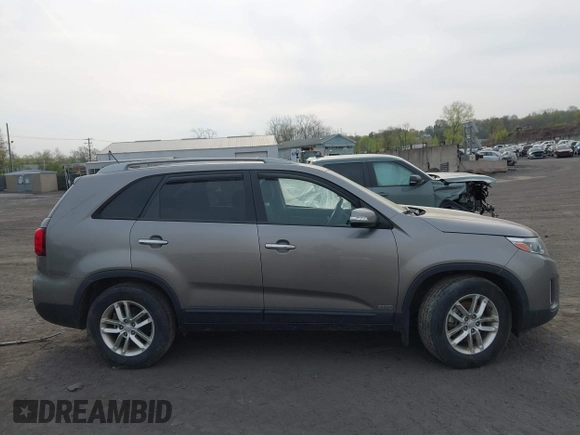 2015 Kia Sorento LX with VIN 5XYKTCA69FG584986, listed as a IAAI auction lot 41994391 with 118,760 mi miles. Bid and sale history available at carsss.com. Image 13.