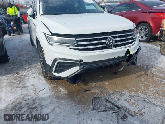 2024 Volkswagen Tiguan S с VIN 3VVFB7AX1RM103822, выставлен на аукционе IAAI как лот 41364247 с пробегом 10 407 миль миль и . История ставок и продаж доступна на DreamBid. Изображение 6.