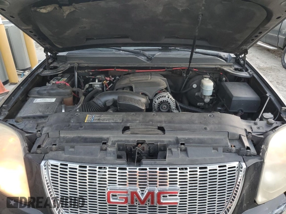 2008 GMC Yukon XL SLT with VIN 1GKFC160X8J187420, listed as a Copart auction lot 84614794 with 306,715 mi miles and Salvage Title. Bid and sale history available at carsss.com. Image 12.