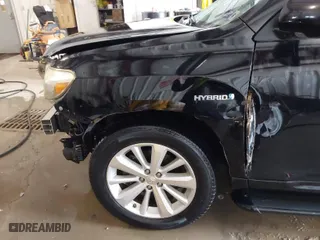 2009 Toyota Highlander Hybrid Limited with VIN JTEEW44A192035643, listed as a IAAI auction lot 41330015 with 200,839 mi miles. Bid and sale history available at carsss.com. Image 6.