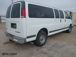 2000 Chevrolet Express Van with VIN 1GAHG39R0Y1233974, listed as a IAAI auction lot 41729422 with 132,827 mi miles. Bid and sale history available at carsss.com. Image 4.