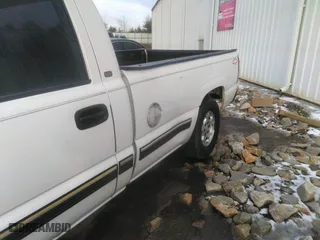 2000 Chevrolet Silverado 1500 with VIN 1GCEC14W2YE176211, listed as a IAAI auction lot 41393061 with 303,167 mi miles. Bid and sale history available at carsss.com. Image 6.
