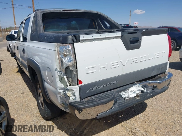 2004 Chevrolet Avalanche with VIN 3GNEC12T84G231196, listed as a IAAI auction lot 41933711 with 275,095 mi miles. Bid and sale history available at carsss.com. Image 3.