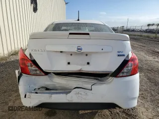 2017 Nissan Versa SV z VIN 3N1CN7AP6HL880237, wystawiony jako Copart lot #55508325 z przebiegiem 67 681 mil mil oraz Szkody całkowita. Historia ofert i sprzedaży dostępna na DreamBid. Obrazek 6.