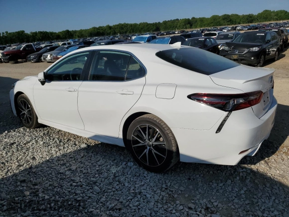 2022 Toyota Camry SE with VIN 4T1T11AK8NU707147, listed as a Copart auction lot 53454575 with 57,179 mi miles and Salvage Title. Bid and sale history available at carsss.com. Image 2.