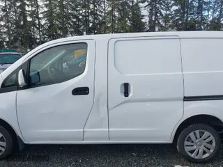 2018 Nissan NV200 Compact Cargo S with VIN 3N6CM0KN3JK699397, listed as a IAAI auction lot 40910685 with 116,115 mi miles. Bid and sale history available at carsss.com. Image 14.
