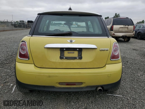 2011 MINI Hardtop with VIN WMWSU3C58BTX96968, listed as a Copart auction lot 62560915 with 88,616 mi miles and Salvage title. Bid and sale history available at DreamBid. Image 6.