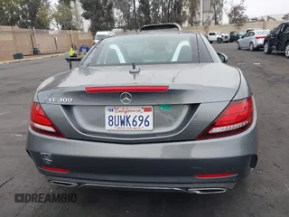 2020 Mercedes-Benz SLC 300 с VIN W1KPK3JA2LF172930, выставлен на аукционе IAAI как лот 42141258 с пробегом 13 081 миль миль и . История ставок и продаж доступна на DreamBid. Изображение 16.