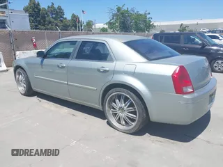 2006 Chrysler 300 Touring z VIN 2C3KA53G16H383032, wystawiony jako IAAI lot #42314175 z przebiegiem 176 657 mil mil oraz . Historia ofert i sprzedaży dostępna na DreamBid. Obrazek 3.