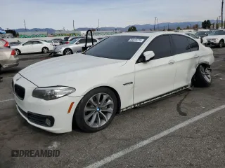 2015 BMW 5 Series 528i z VIN WBA5A5C58FD515172, wystawiony jako Copart lot #83874174 z przebiegiem 134 748 mil mil oraz Szkoda całkowita • Salvage title. Historia ofert i sprzedaży dostępna na DreamBid. Obrazek 1.
