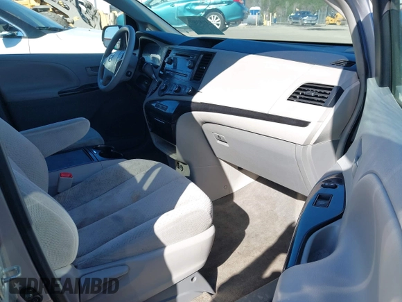 2012 Toyota Sienna LE AAS with VIN 5TDKK3DC5CS269377, listed as a IAAI auction lot 41828866 with 1 mi miles. Bid and sale history available at carsss.com. Image 5.