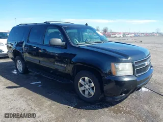 2010 Chevrolet Suburban LT with VIN 1GNUKJE35AR147956, listed as a IAAI auction lot 41722353 with 277,153 mi miles. Bid and sale history available at carsss.com. Image 1.