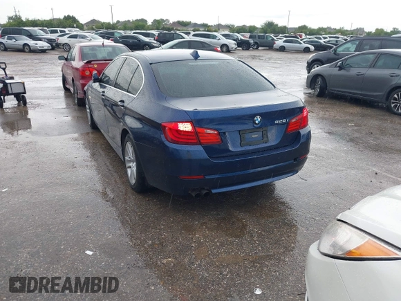 2012 BMW 5 Series 528i z VIN WBAXG5C54CDX04629, wystawiony jako IAAI lot #42360312 z przebiegiem 131 603 mil mil oraz . Historia ofert i sprzedaży dostępna na DreamBid. Obrazek 3.