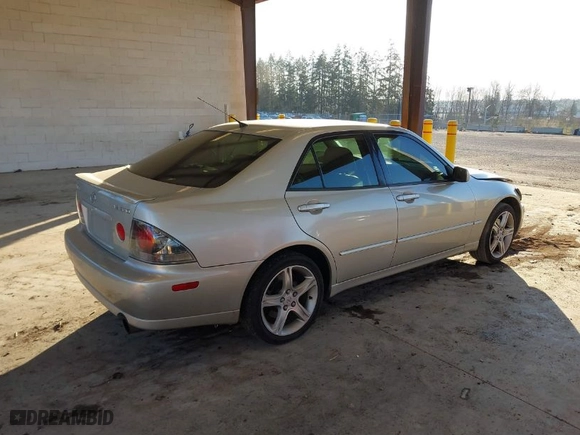 2004 Lexus IS 300 with VIN JTHBD192840081857, listed as a IAAI auction lot 41459773 with 43,114 mi miles. Bid and sale history available at carsss.com. Image 4.