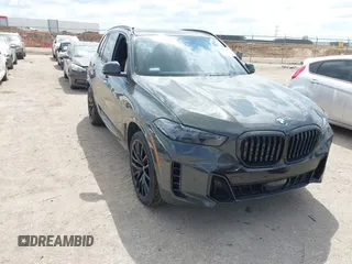 2024 BMW X5 xDrive40i z VIN 5UX23EU05R9V38109, wystawiony jako IAAI lot #41879479 z przebiegiem 25 441 mil mil oraz . Historia ofert i sprzedaży dostępna na DreamBid. Obrazek 1.