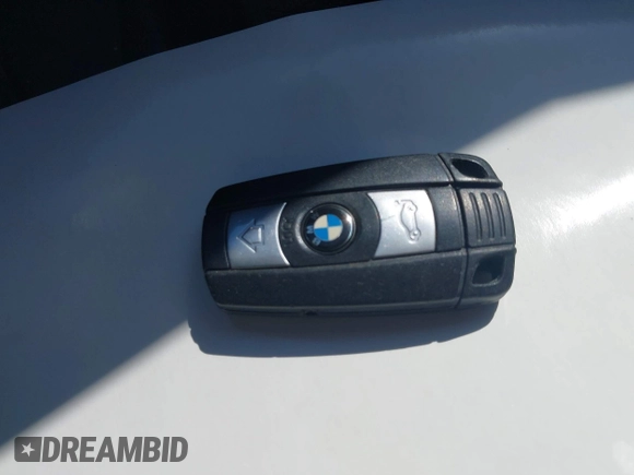 2009 BMW 3 Series 328i xDrive z VIN WBAWV53589P081072, wystawiony jako IAAI lot #42227533 z przebiegiem 207 284 mil mil oraz . Historia ofert i sprzedaży dostępna na DreamBid. Obrazek 11.
