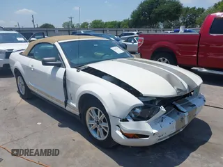 2006 Ford Mustang Standard with VIN 1ZVFT84N465107373, listed as a IAAI auction lot 42205471 with 60,598 mi miles and . Bid and sale history available at DreamBid. Image 1.