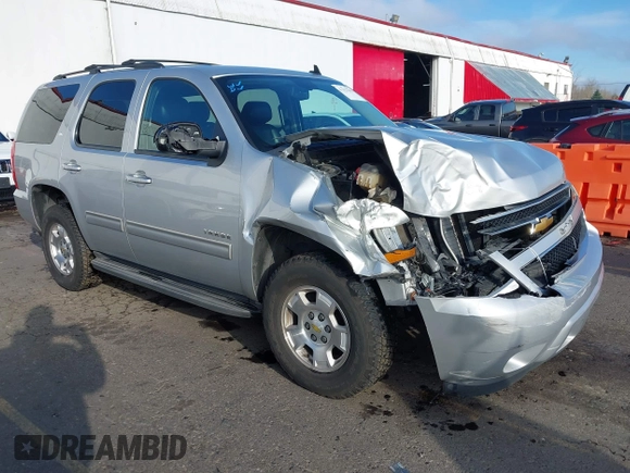 2014 Chevrolet Tahoe LT z VIN 1GNSKBE04ER197644, wystawiony jako IAAI lot #41322255 z przebiegiem 127 142 mil mil oraz . Historia ofert i sprzedaży dostępna na DreamBid. Obrazek 1.