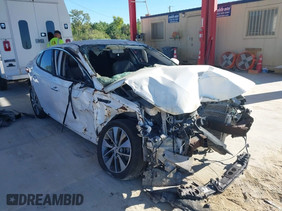 2019 Kia Optima LX with VIN 5XXGT4L33KG286060, listed as a IAAI auction lot 41758674 with Not Provided miles and . Bid and sale history available at carsss.com. Image 1.