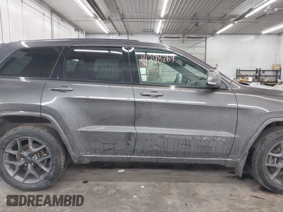 2021 Jeep Grand Cherokee 80th Anniversary z VIN 1C4RJFBG9MC580645, wystawiony jako IAAI lot #41398269 z przebiegiem 79 057 mil mil oraz . Historia ofert i sprzedaży dostępna na DreamBid. Obrazek 13.