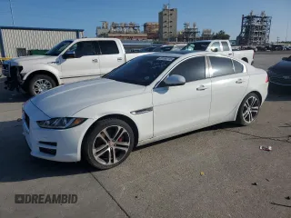 2017 Jaguar XE 35t Premium z VIN SAJAJ4BV5HA974713, wystawiony jako Copart lot #61136715 z przebiegiem 111 987 mil mil oraz Szkoda całkowita • Salvage title. Historia ofert i sprzedaży dostępna na DreamBid. Obrazek 1.