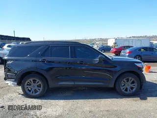 2021 Ford Explorer XLT with VIN 1FMSK8DH4MGC10613, listed as a IAAI auction lot 41932950 with 1,111 mi miles. Bid and sale history available at carsss.com. Image 13.