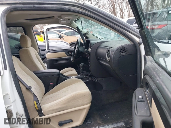 2005 GMC Envoy SLT with VIN 1GKDT13S352165407, listed as a IAAI auction lot 41345208 with 251,468 mi miles. Bid and sale history available at carsss.com. Image 5.