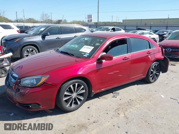 2014 Chrysler 200 Touring z VIN 1C3CCBBG4EN187283, wystawiony jako IAAI lot #41735592 z przebiegiem 141 289 mil mil oraz . Historia ofert i sprzedaży dostępna na DreamBid. Obrazek 2.